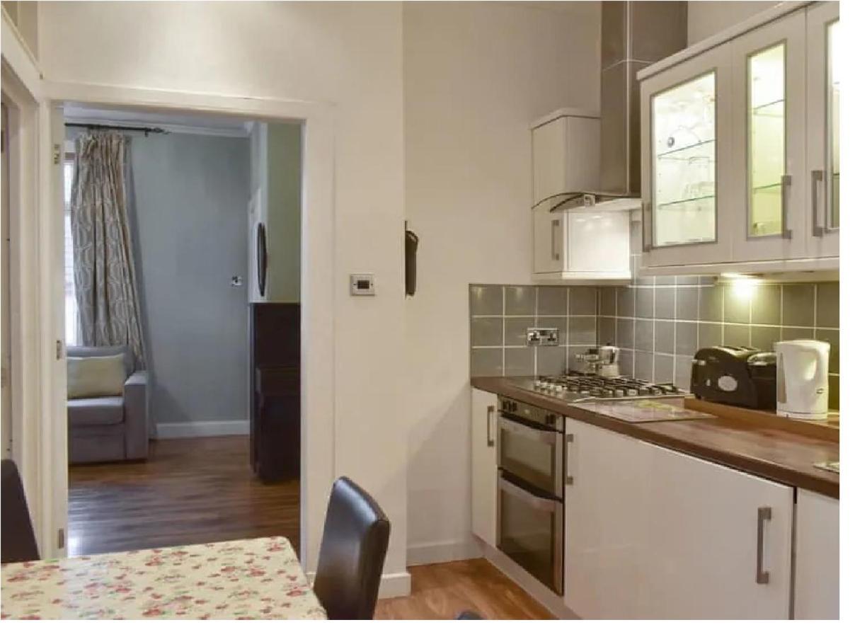 1 Bed In The Outskirts Of Edinburgh, Free Wifi & Street Parking, Self-Catering Apartment บร็อกซ์เบิร์น ภายนอก รูปภาพ