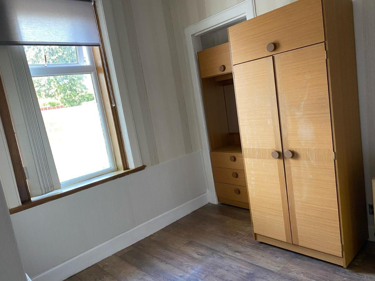 1 Bed In The Outskirts Of Edinburgh, Free Wifi & Street Parking, Self-Catering Apartment บร็อกซ์เบิร์น ภายนอก รูปภาพ