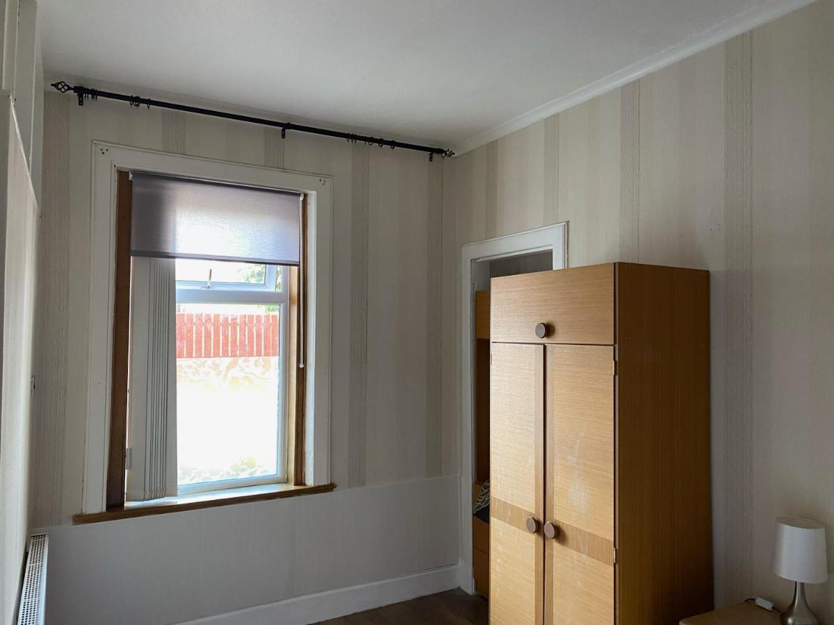 1 Bed In The Outskirts Of Edinburgh, Free Wifi & Street Parking, Self-Catering Apartment บร็อกซ์เบิร์น ภายนอก รูปภาพ
