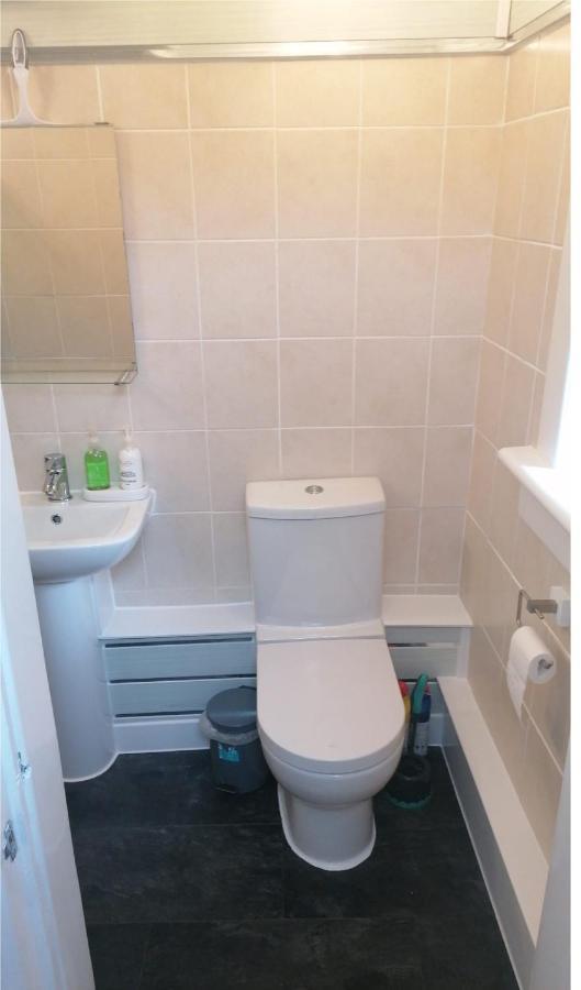1 Bed In The Outskirts Of Edinburgh, Free Wifi & Street Parking, Self-Catering Apartment บร็อกซ์เบิร์น ภายนอก รูปภาพ